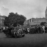 Arrivée des résistants en Citroën - Place St Etienne à Toulouse