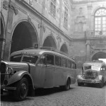 Fourgon dans cour du Capitole